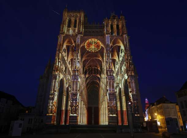 "Chroma" - jauge de 2850 personnes + pass sanitaire et masque obligatoires pour assister au spectacle © Laurent Rousselin / Amiens Métropole "Chroma" - jauge de 2850 personnes + pass sanitaire et masque obligatoires pour assister au spectacle © Laurent Rousselin / Amiens Métropole