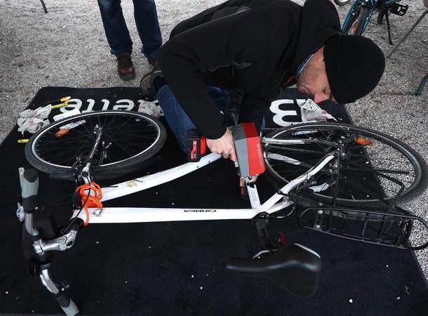 Opération de marquage de vélos dans le cadre de "Mai à Vélo" © Laurent Rousselin / Amiens Métropole