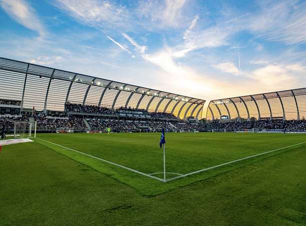 Interdiction d'utilisation des stades et terrains de football et rugby d'Amiens Métropole © Laurent Rousselin