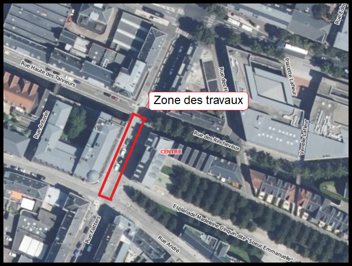 Travaux de reprise d'une zone de stationnement et d'un débouché cycliste 1 © Google Maps