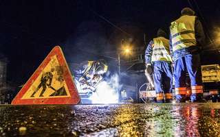 Travaux de nuit // Mise en place des joints de dilatation du pont de...