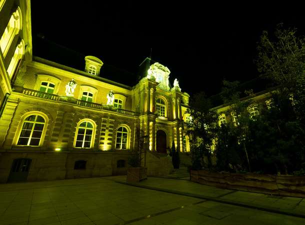 Jusqu'au 12/09 : L'Hôtel de Ville en jaune, pour la prévention du suicide © Laurent Rousselin
