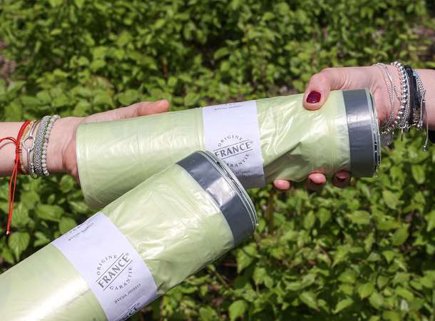 Début de la distribution des rouleaux de sacs jaunes aux habitants d'Amiens © Laurent Rousselin