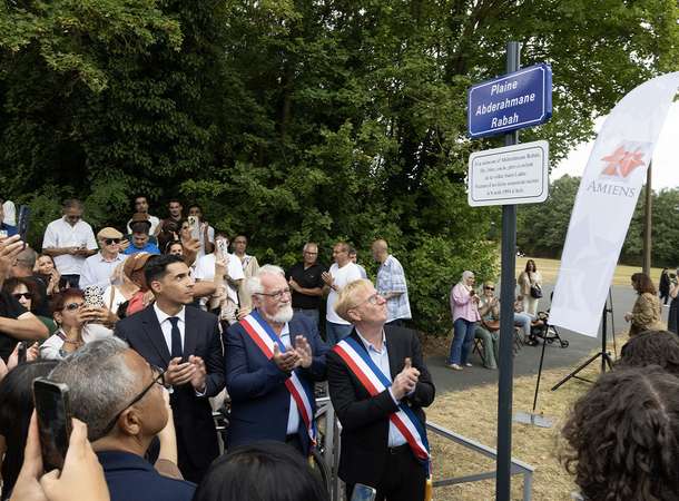 Inauguration de la plaque commémorative en hommage à Abderahmane Rabah © Eymerik Peyrot