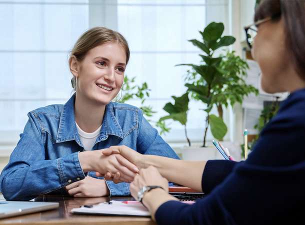 Pas de rendez-vous avec les conseillers sociaux des cinq pôles d’accueil le 31 mars 2026 après-midi © Getty Images