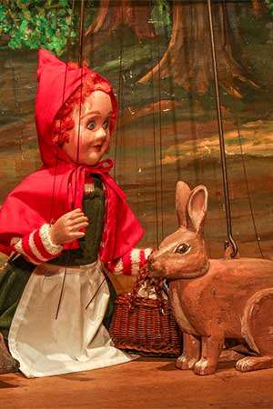 Petit chaperon rouge © Ches cabotans