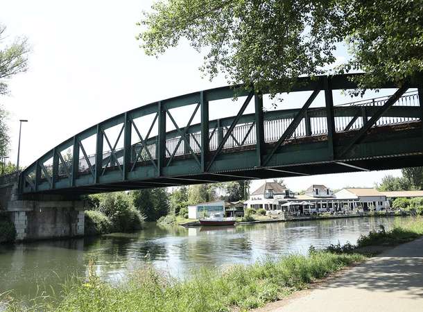 Il ne fallait pas que le pont dépasse les bornes © Maxime Trouvillers Il ne fallait pas que le pont dépasse les bornes © Maxime Trouvillers