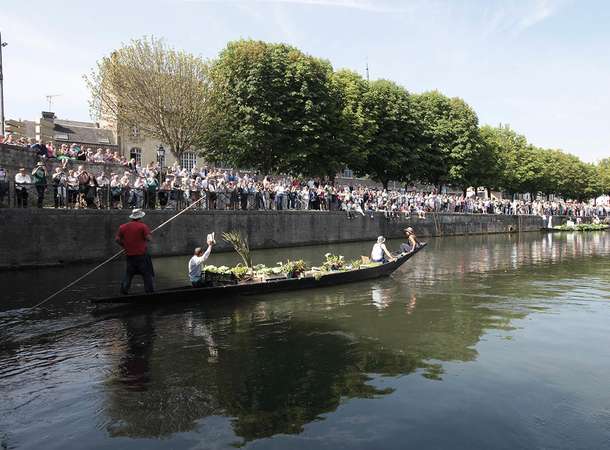 Descente en barque et aux flambeaux  © Laurent Rousselin