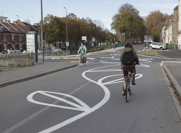 Des zones de rencontre tapissées de feuilles © Laurent Rousselin