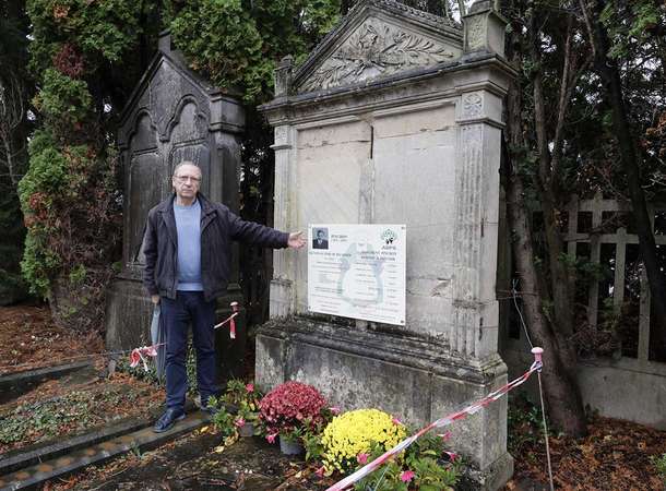 Ils veulent sauver la tombe du papa de Bécassine 1 © Laurent Rousselin