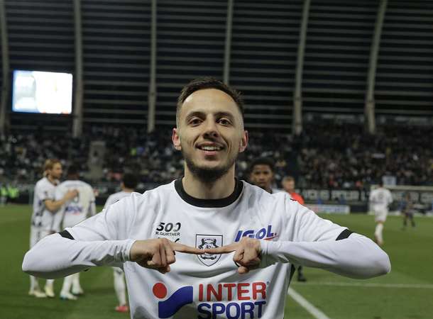 Le retour de Leautey à la maison  © Laurent Rousselin