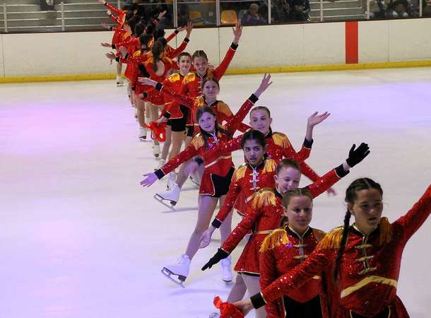 Tenue de gala pour Amiens patinage club © Apac