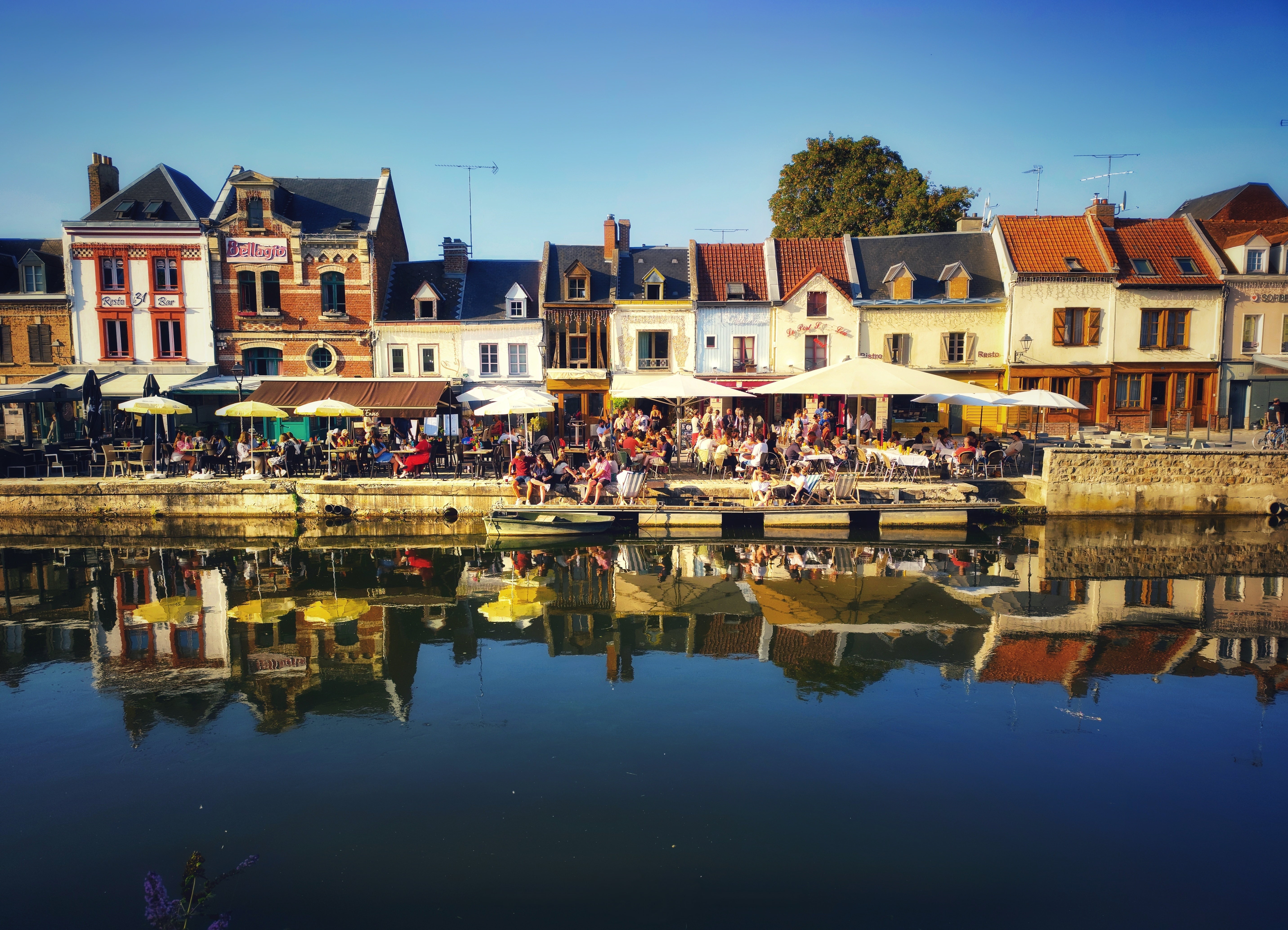Les bars et restaurants du Quai Bélu, en bord de Somme © Marie-Ange Fournier alias @through_maya Les bars et restaurants du Quai Bélu, en bord de Somme © Marie-Ange Fournier alias @through_maya