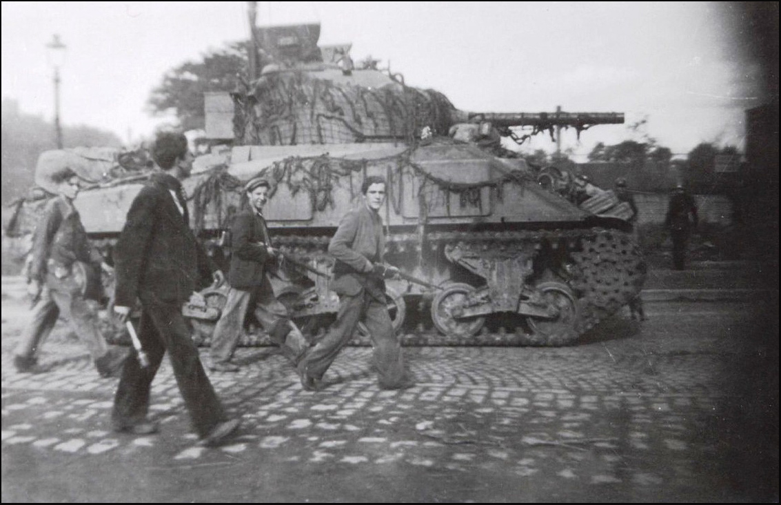 La participation de la Résistance à la libération d’Amiens © Archives municipales et communautaires de la ville d’Amiens 7Fi157