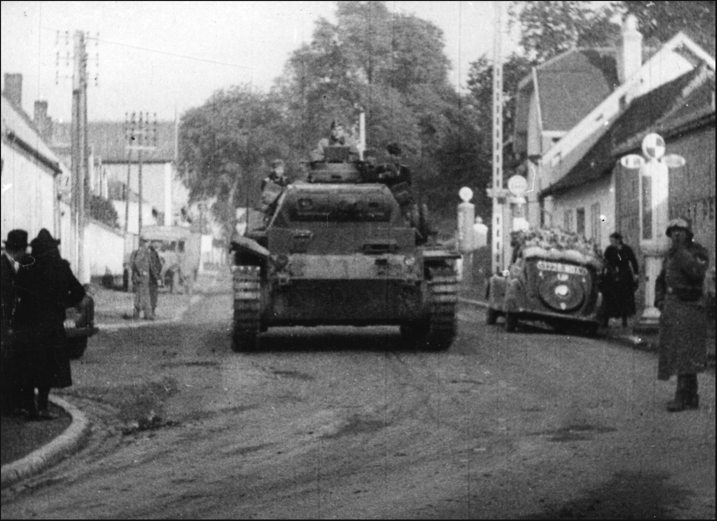 La ville est prise, mais les combats continuent © Archives municipales et communautaires d’Amiens 10Z2476