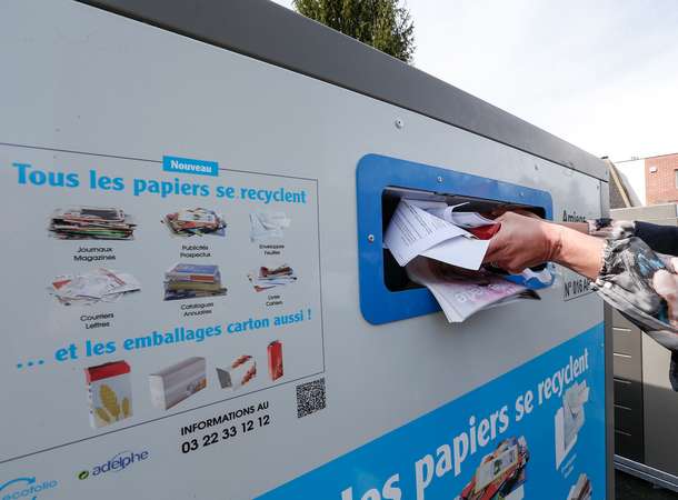 Pourquoi trier les emballages carton avec le papier en apport volontaire ? © Laurent Rousselin-Amiens Métropole