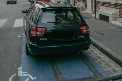 Le stationnement - Personne à Mobilité Réduite © Sébastien Coquille / Amiens Métropole