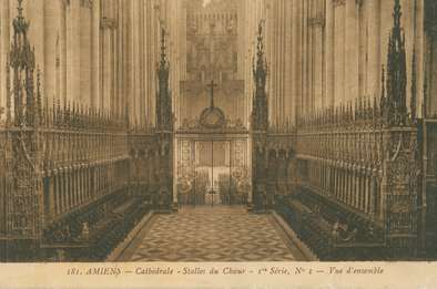 Vue d’ensemble des stalles du chœur de la cathédrale d’Amiens © Archives municipales et communautaires d'Amiens_10Z2846