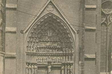 Sortie de la messe par le portail de la Vierge Dorée © Archives municipales et communautaires d'Amiens_10Z2816