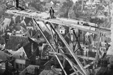 Echafaudage mis en place à l’occasion de la restauration de la cathédrale d’Amiens, XIXe siècle © Archives municipales et communautaires d'Amiens_10Z3957