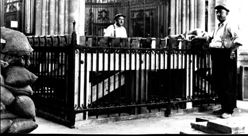 Protections de la Cathédrale durant la 1ère Guerre Mondiale © Archives municipales d'Amiens_10Z1973 Protections de la Cathédrale durant la 1ère Guerre Mondiale © Archives municipales d'Amiens_10Z1973