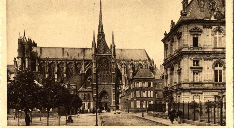 Vue du portail de la vierge dorée © Archives municipales et communautaires d'Amiens_15Fi50