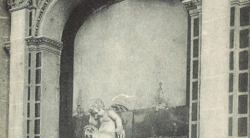 Tombeau du chanoine Guillain Lucas rélisé par Nicolas Blasset en 1636, avec l'ange pleureur © Archives municipales et communautaires d'Amiens_11Z362