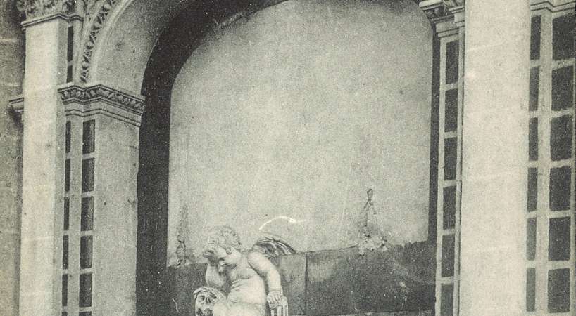 Tombeau du chanoine Guillain Lucas rélisé par Nicolas Blasset en 1636, avec l'ange pleureur © Archives municipales et communautaires d'Amiens_11Z362 Tombeau du chanoine Guillain Lucas rélisé par Nicolas Blasset en 1636, avec l'ange pleureur © Archives municipales et communautaires d'Amiens_11Z362