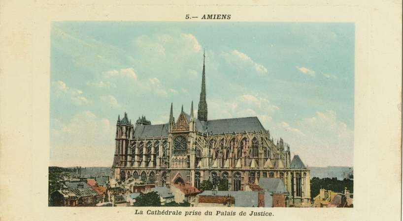 Vue de la Cathédrale d'Amiens prise depuis le palais de justice © Archives municipales et communautaires d'Amiens_10Z2820