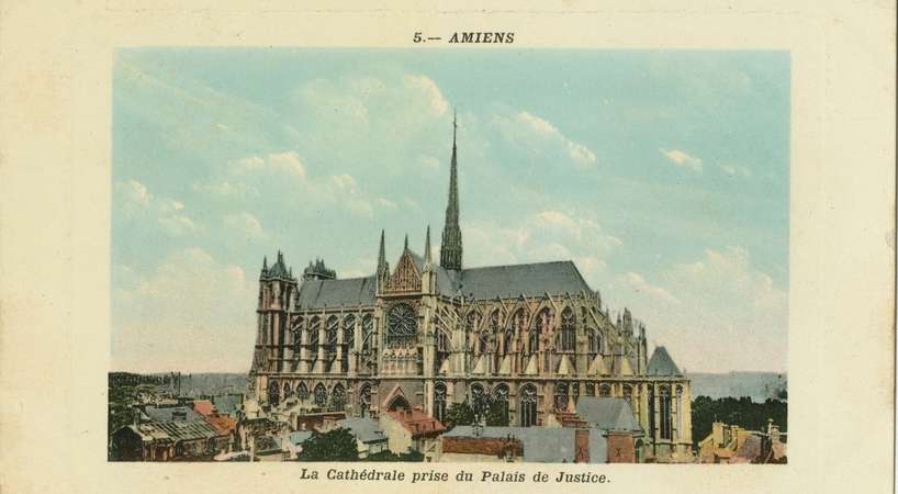 Vue de la Cathédrale d'Amiens prise depuis le palais de justice © Archives municipales et communautaires d'Amiens_10Z2820 Vue de la Cathédrale d'Amiens prise depuis le palais de justice © Archives municipales et communautaires d'Amiens_10Z2820