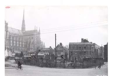 Abords de la Cathédrale en reconstruction en 1950 © Archives municipales d'Amiens_10Z1675