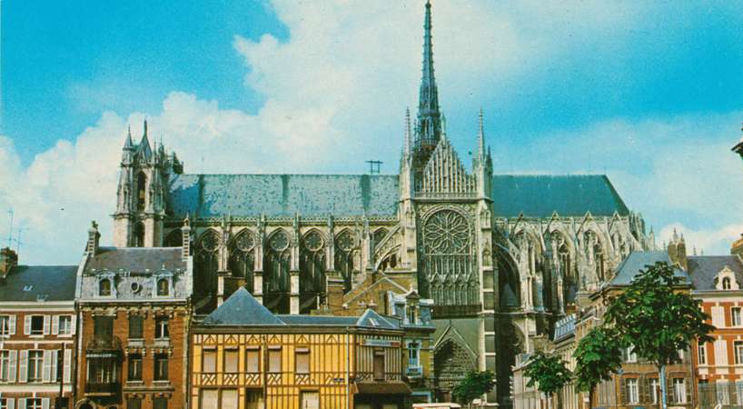 Carte postale représentant la cathédrale Notre-Dame d’Amiens © Archives municipales et communautaires d'Amiens_10Z2913