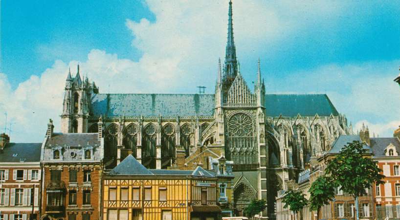 Carte postale représentant la cathédrale Notre-Dame d’Amiens © Archives municipales et communautaires d'Amiens_10Z2913 Carte postale représentant la cathédrale Notre-Dame d’Amiens © Archives municipales et communautaires d'Amiens_10Z2913