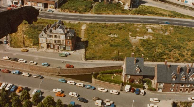 Photographie des quartiers Saint-Leu, Saint-Pierre et Nord vus depuis la cathédrale Notre-Dame d’Amiens  © Archives municipales et communautaires d'Amiens_11Z1030