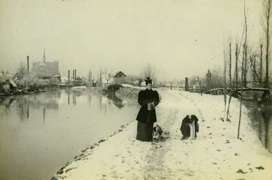 Vue de la Cathédrale enneigée depuis le chemin de Halage © Archives municipales et communautaires d'Amiens_10Z3172
