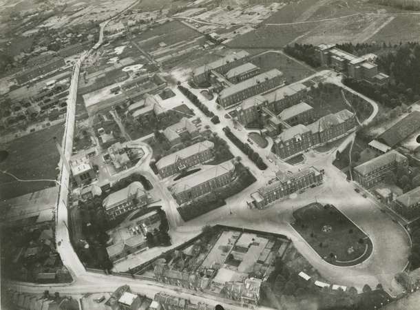 Vue aérienne de l'Hôpital Nord en 1955 © Archives municipales et communautaires d'Amiens_6Fi1511