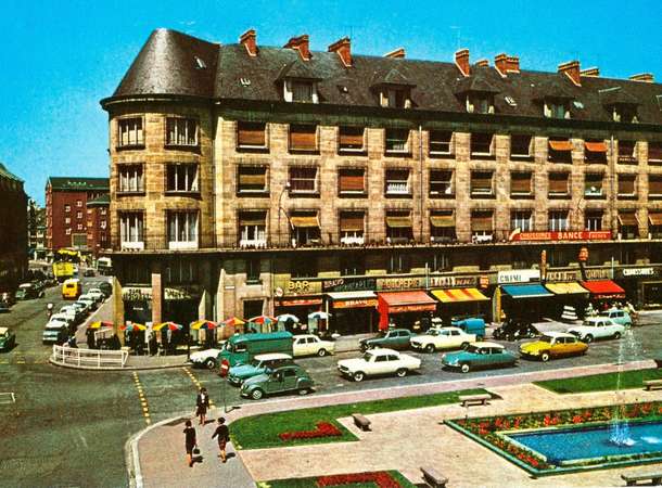 La place Gambetta, Amiens, années 1970 © Archives municipales et communautaires d'Amiens_10Z2867