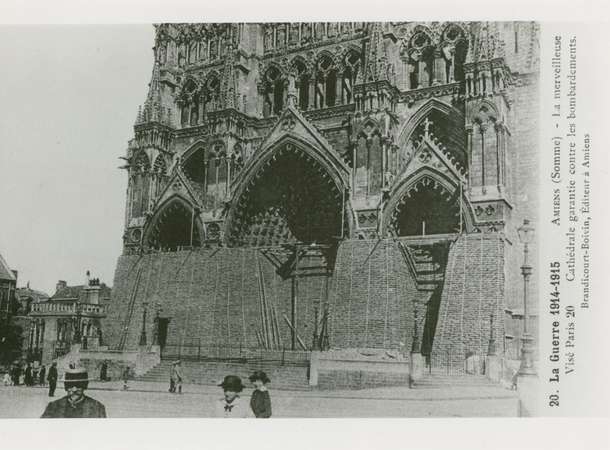 Protection de la Cathédrale d'Amiens lors de la Grande Guerre © Archives municipales et communautaires d'Amiens_11Z4