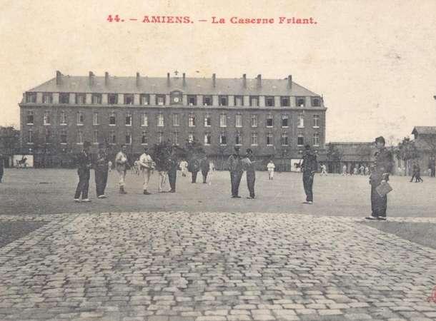 Place d'Arme de la caserne Friant (sans date) © Archives municipale et communautaires d'Amiens_10Z251
