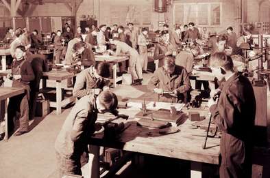 Cours en atelier à la société industrielle d’Amiens, négatif, 22 mars 1962, don Duvanel © Archives municipales et communautaires d'Amiens_11Z1794