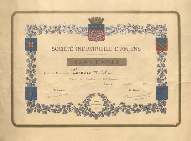 Diplôme de la société industrielle d’Amiens décerné à une jeune fille, le 1er octobre 1931. © 5Z1194, Archives municipales et communautaires d'Amiens