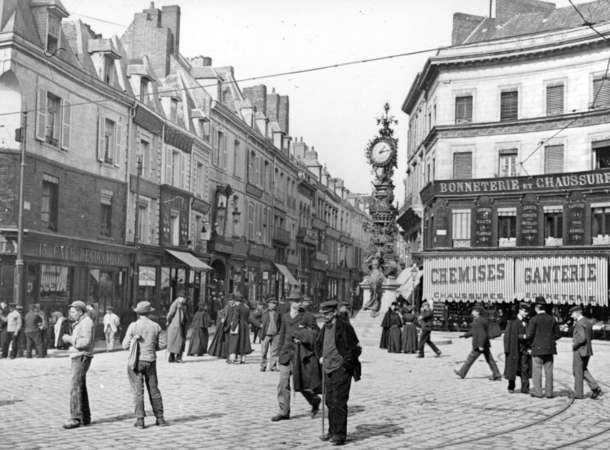 Amiens, Horloge Dewailly place Gambetta, 1906. © Archives municipales et communautaires d'Amiens_10Z3946_fonds Duvanel