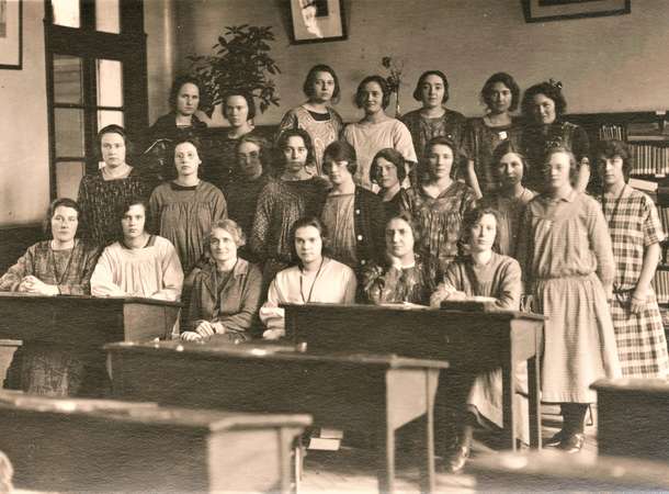 Elèves de troisième année de la promotion 1922-1925 de l’école normale de filles d'Amiens © Laurent Rousselin