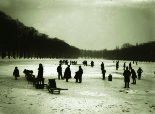 Patinage sur le plan d’eau gelé de la Hotoie en 1909 © Archives municipales et communautaires d'Amiens_10Z3826