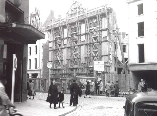 Renforcement de la façade du théâtre d’Amiens avant son réalignement © archives municipales et communautaires d'Amiens_10Z1391, don Duvanel