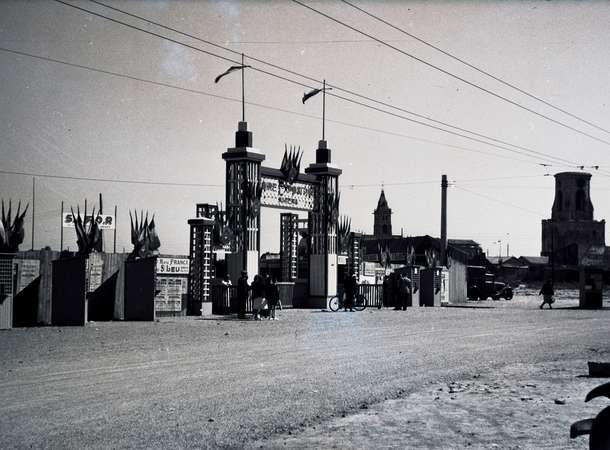 Entrée de 10e édition de la foire exposition de Picardie à Amiens en 1949 © Archives municipales et communautaires d'Amiens_11Z1282