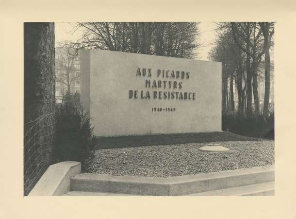 Présentation du Monument aux « Picards Martyrs de la Résistance 1940-1945 » © Archives municipales et communautaires d'Amiens_6Fi1177