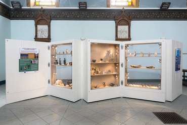 Un Petit Cabinet de Curiosités, chapelle du Centre Hospitalier Philippe Pinel, 2018 © Thierry Rambaud / Musée de Picardie Un Petit Cabinet de Curiosités, chapelle du Centre Hospitalier Philippe Pinel, 2018 © Thierry Rambaud / Musée de Picardie