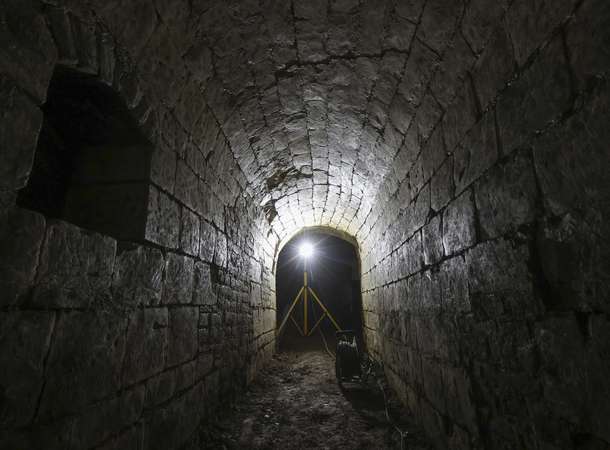 Le couloir entre les deux caves © Laurent Rousselin