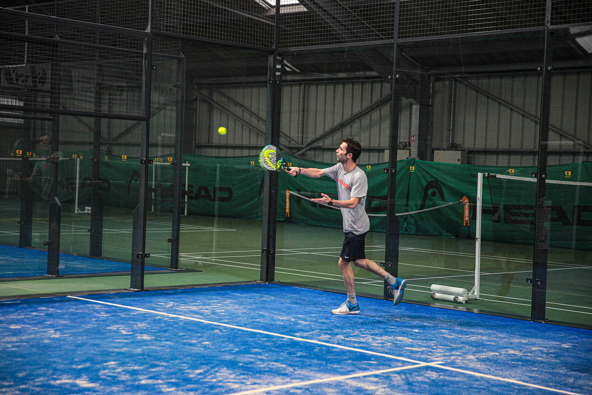 Le padel est un dérivé du tennis. Une pratique en plein boom. © Laurent Rousselin